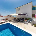 Nea Leona Trogir