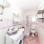 Nea Leona Apartamento *