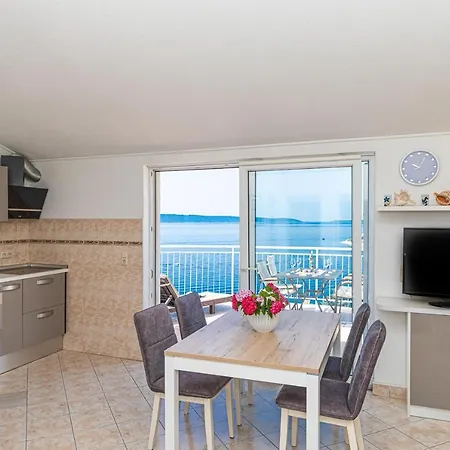 Nea Leona Apartman Trogir