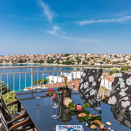 Nea Leona Trogir