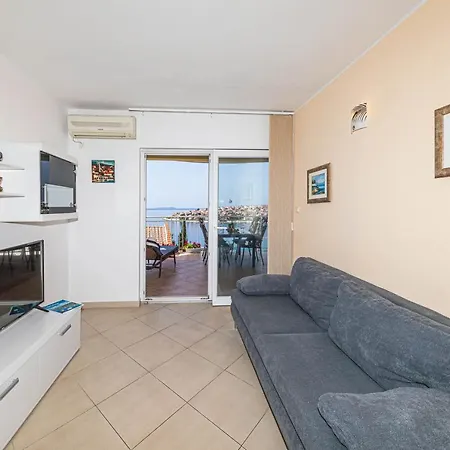 Apartman Nea Leona