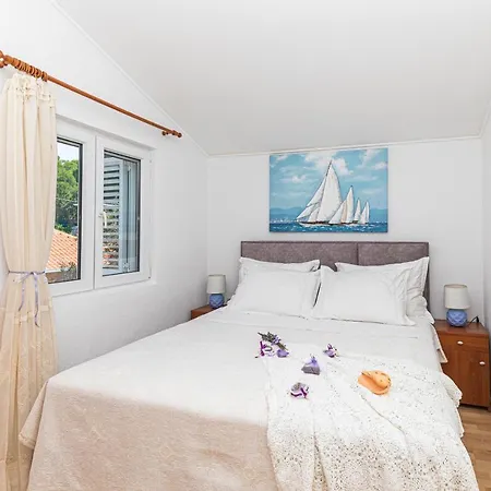 Nea Leona Apartman Trogir