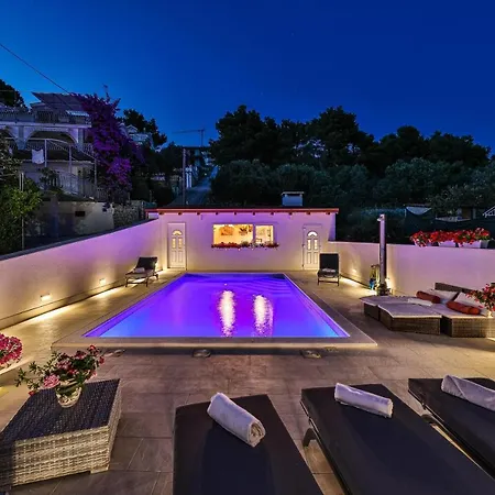 Nea Leona Apartman Trogir