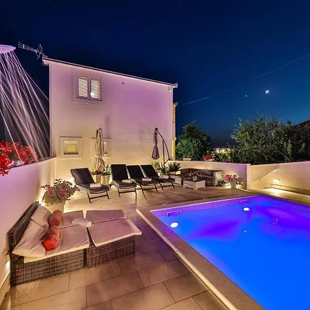 Nea Leona Apartman Trogir